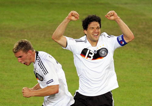 德国国家队在历届欧洲杯上的表现如何？最佳球员有哪些？